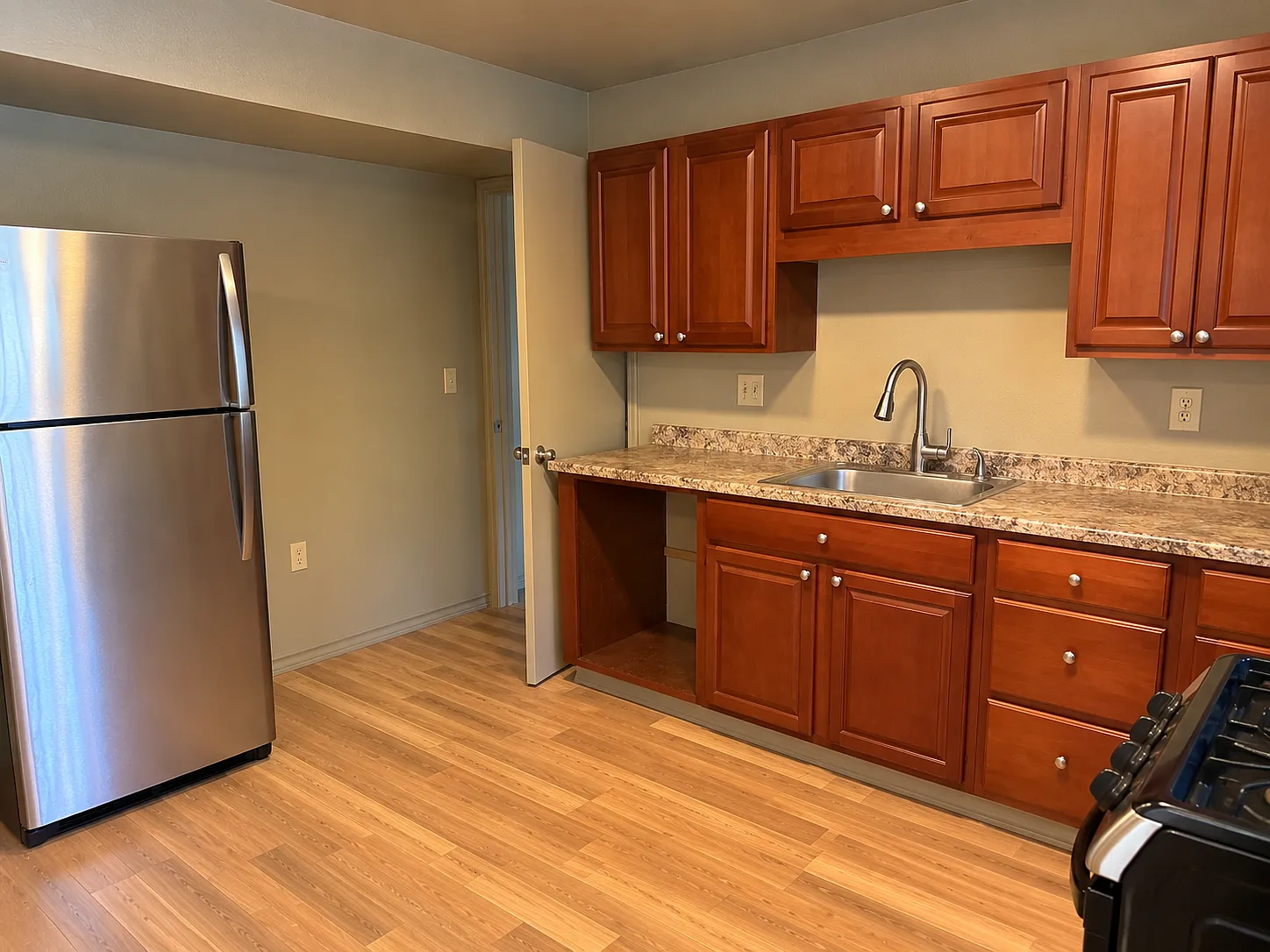 2 bed, 1000 sqft, $1,590 — Photo 3
