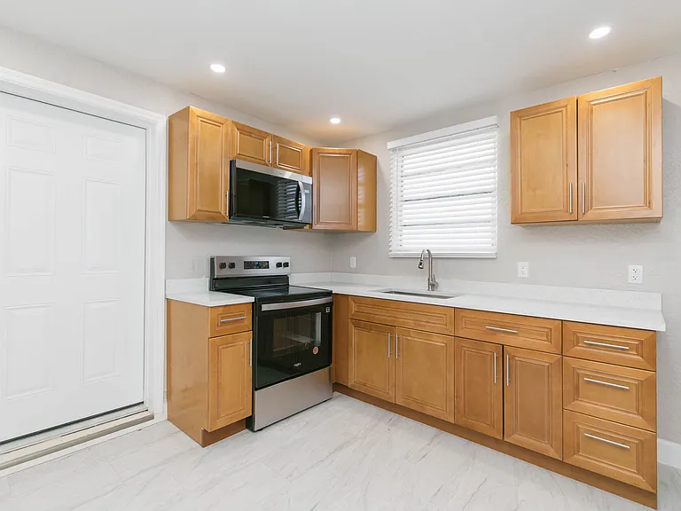 2600 52nd Ave N #C — Photo 3