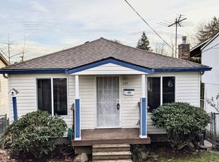 235 W Jersey St, Gladstone, OR 97027