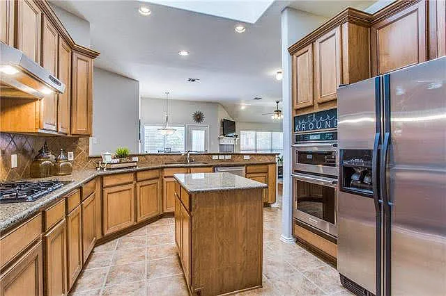 3 bed, 1919 sqft, $2,650 — Photo 3