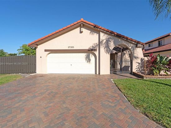 17353 NW 62nd Pl N, Hialeah, FL 33015