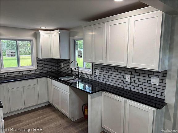 5th image of 4249 Calkins Rd
