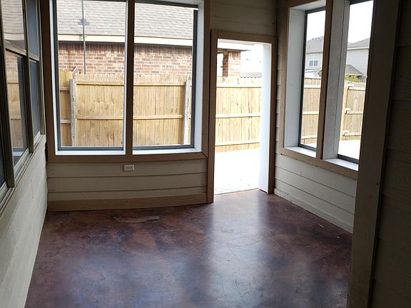 4th image of 5001 Wild Oats Dr