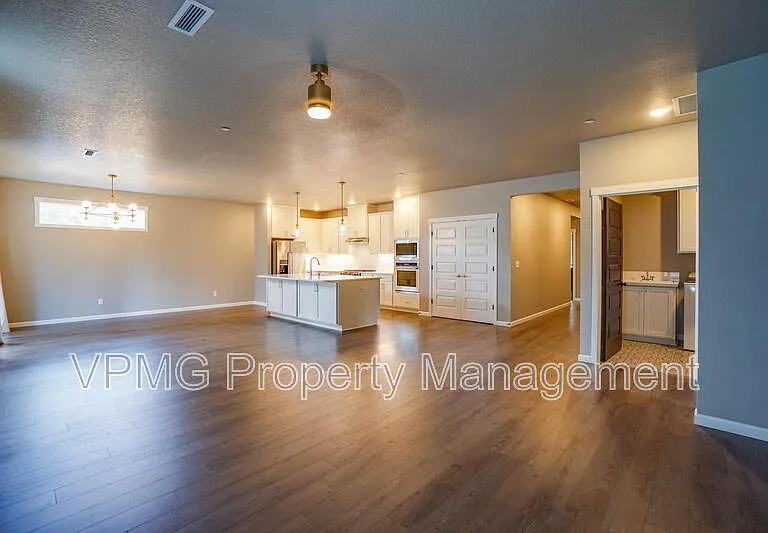 604 NW 25th Way — Photo 18