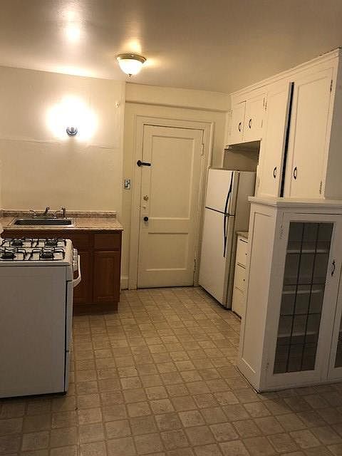 2nd image of 1512 E Royall Pl APT 215