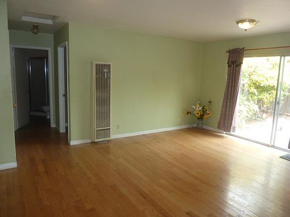 5th image of 60 Tharp Ave
