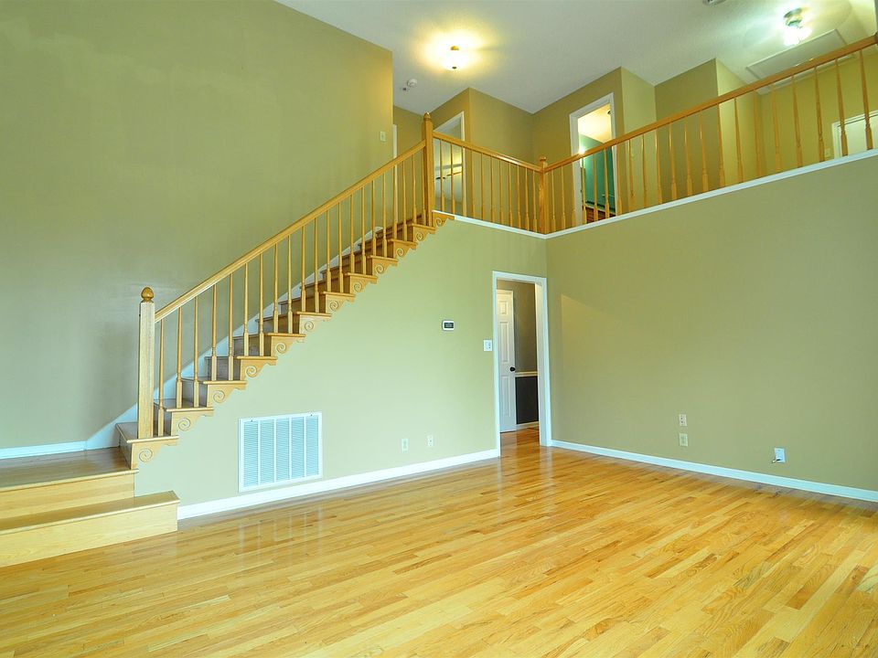 1st image of 495 Steffi St