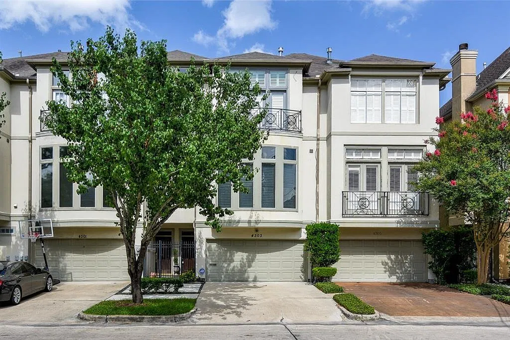 3 bed, 3.5 bath, 2414 sqft, $3,280 — Photo 1