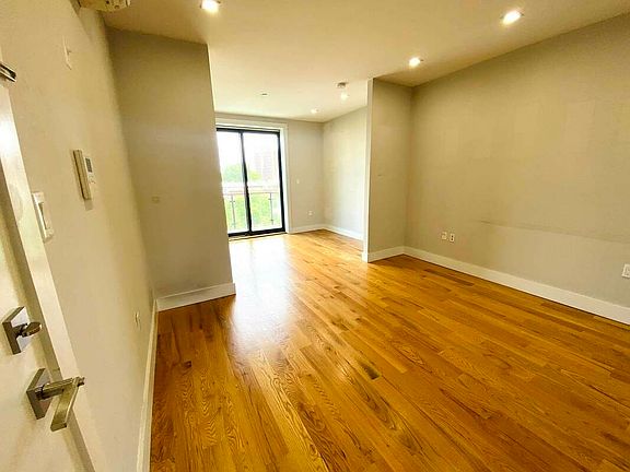4th image of 66 Somers St #4R