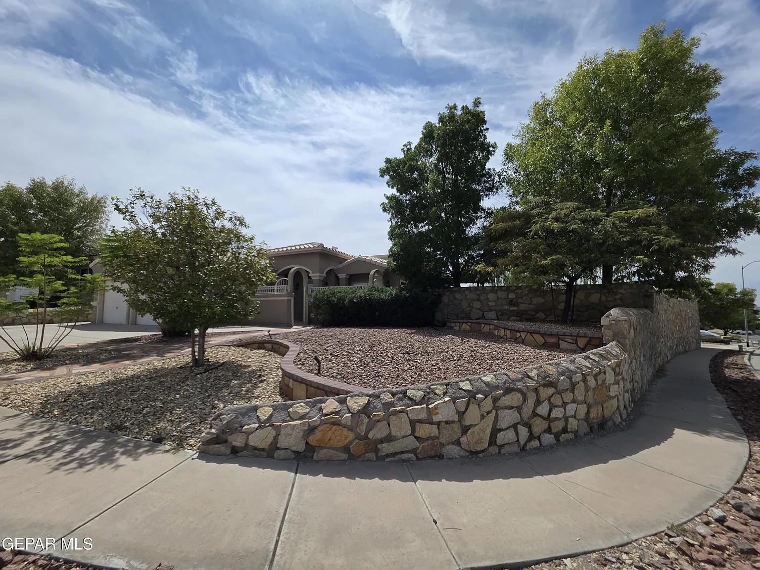 3 bed, 2.0 bath, 1667 sqft, $2,495 — Photo 3