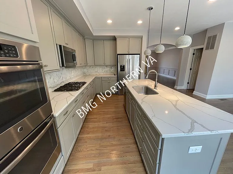 10679 Yorktown Ct — Photo 8
