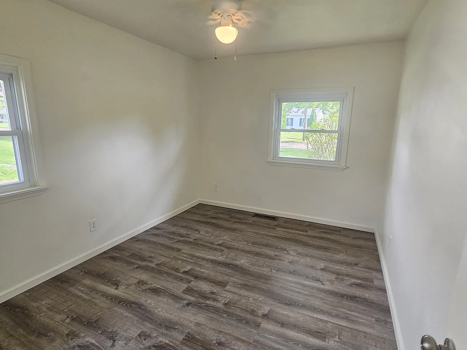 3 bed, 864 sqft, $1,200 — Photo 4
