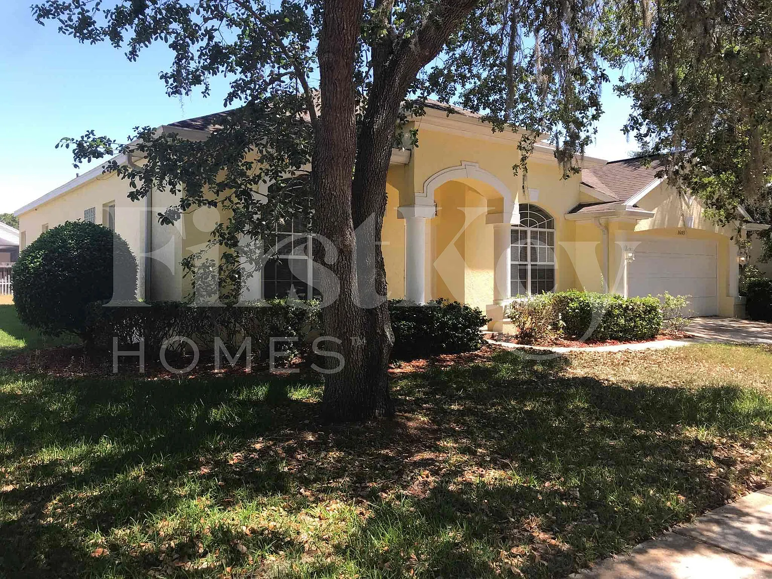 4 bed, 2.0 bath, 2203 sqft, $2,560 — Photo 2