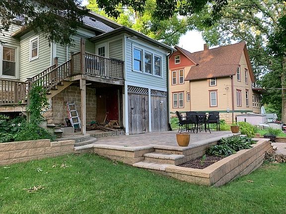 Walk-out basement breezeway.