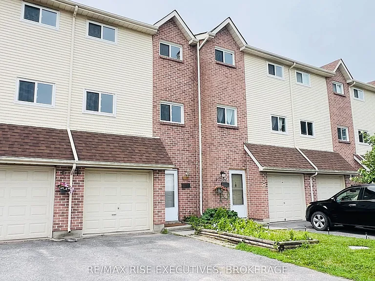 863 Datzell Ln — Photo 2