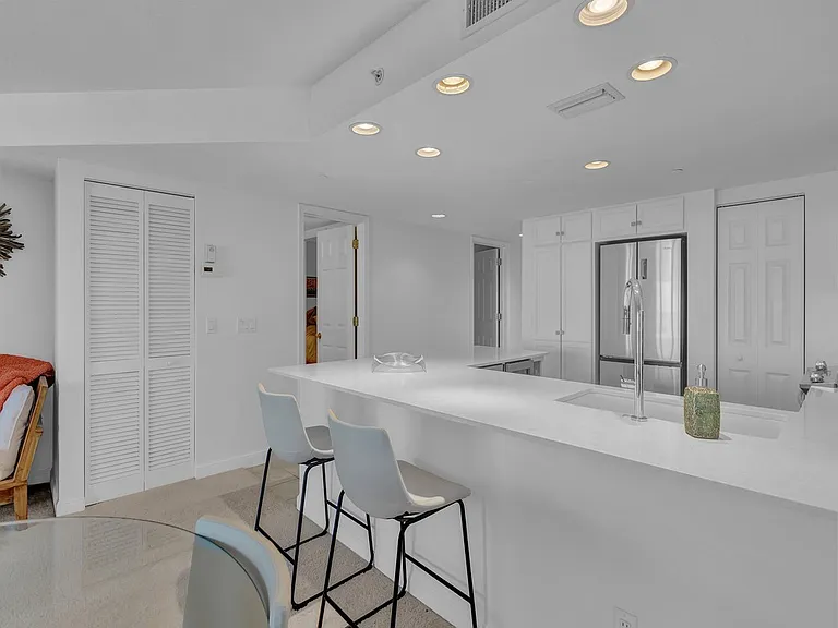 2700 Ocean Dr #300 — Photo 9