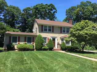 21 Woodbine Ave, Merrick, NY 11566