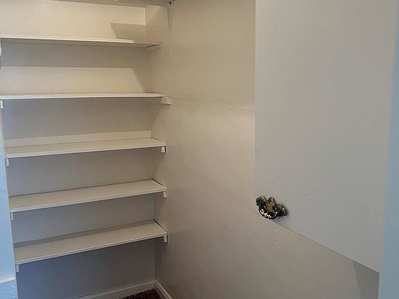 5th image of 525 Walnut St #27