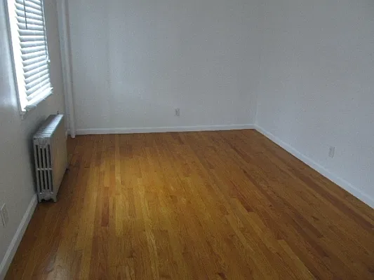 Rented by FlatFinders Realty | media 10