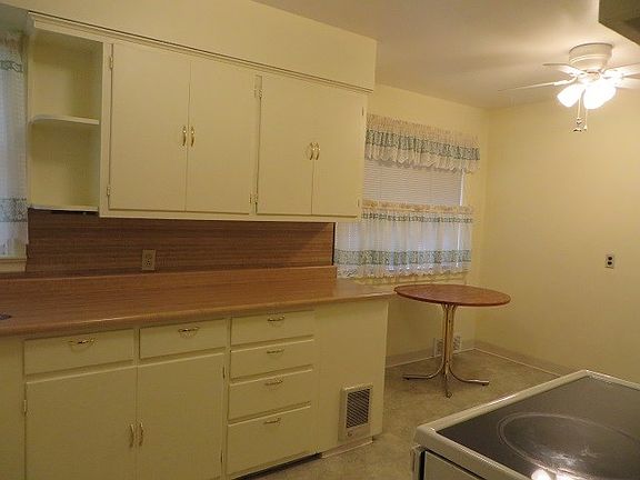 3rd image of 1801 S Lee Ave