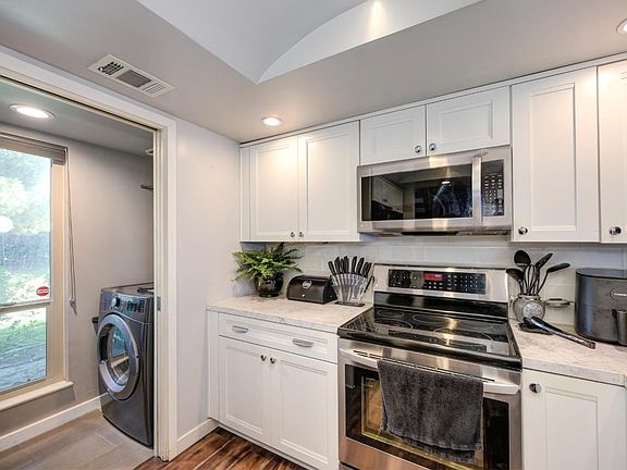 4th image of 7909 Rocky Point Ct