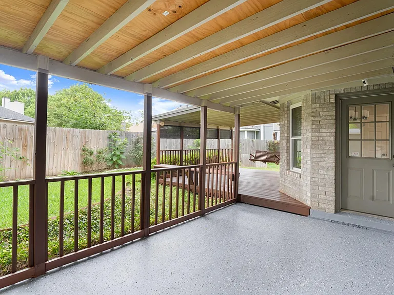 2113 Rosemary Ln — Photo 21