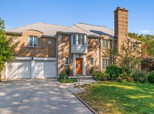 807 Roslyn Ter, Evanston, IL 60201