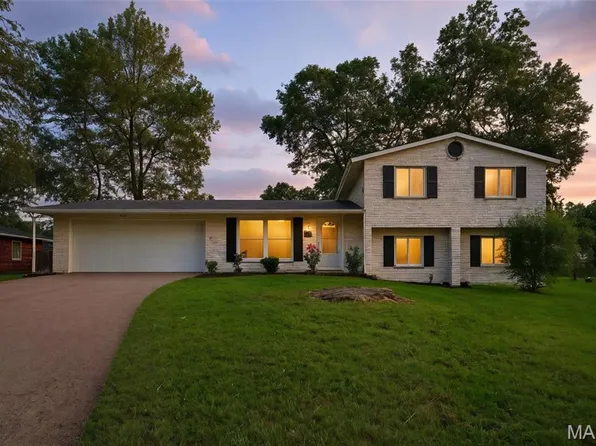 3230 Venus Ln, Maryland Heights, MO 63043