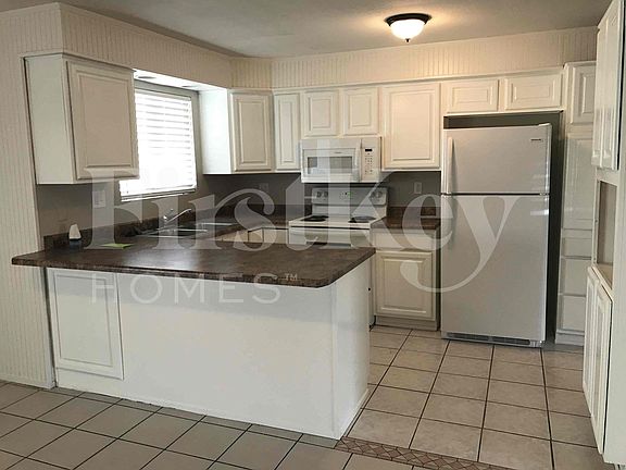 4th image of 9409 N 36th Dr