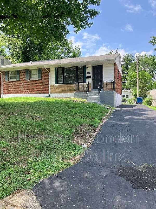 5621 Albia Ter photo 1