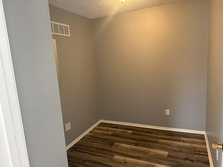 7237 New Glendale Rd — Photo 5