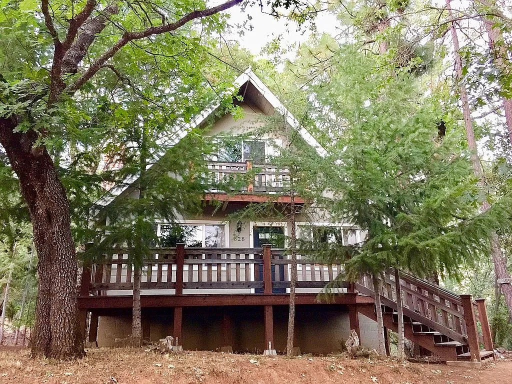 828 Utica Dr photo 1