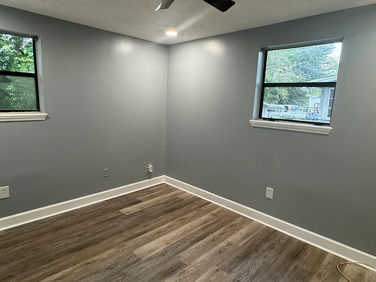 929 Saint Clair St — Photo 2