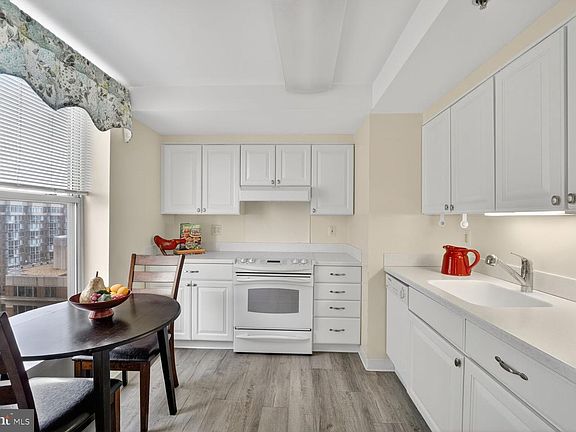 2nd image of 900 N Taylor St APT 1905