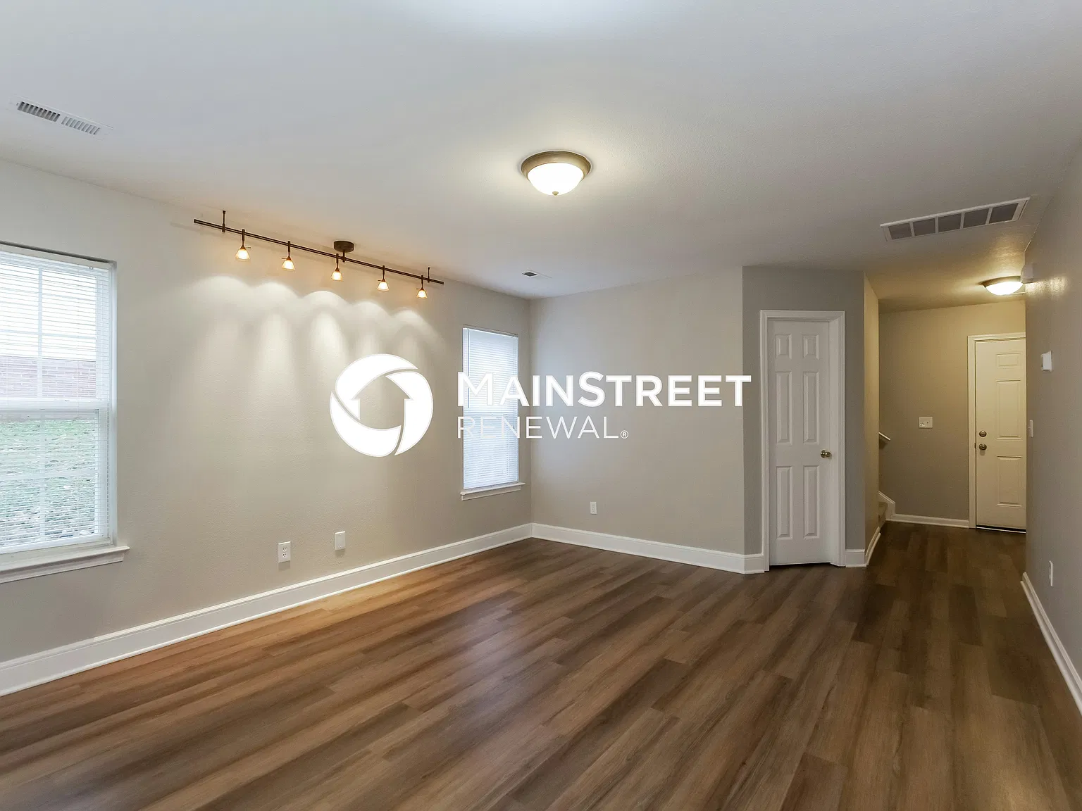 901 Doby Springs Dr — Photo 4