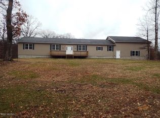 9476 S Chickadee Dr, Newaygo, MI 49337