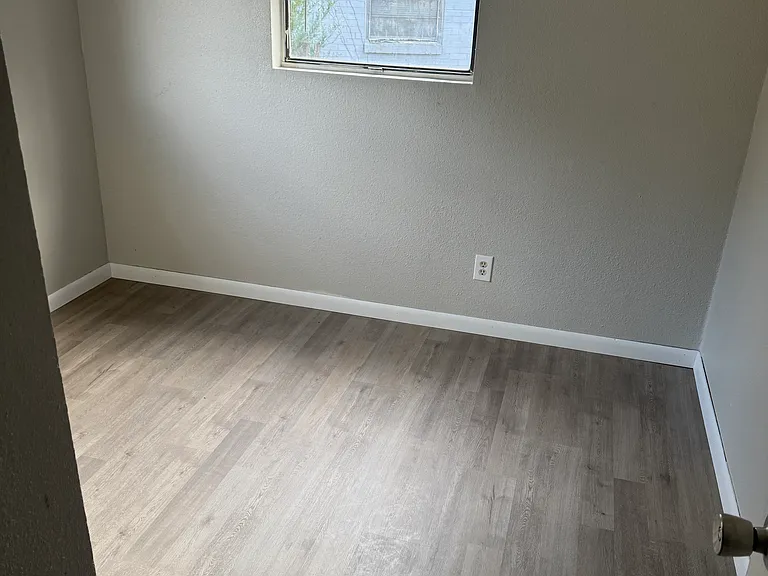 4233 Clay St — Photo 9