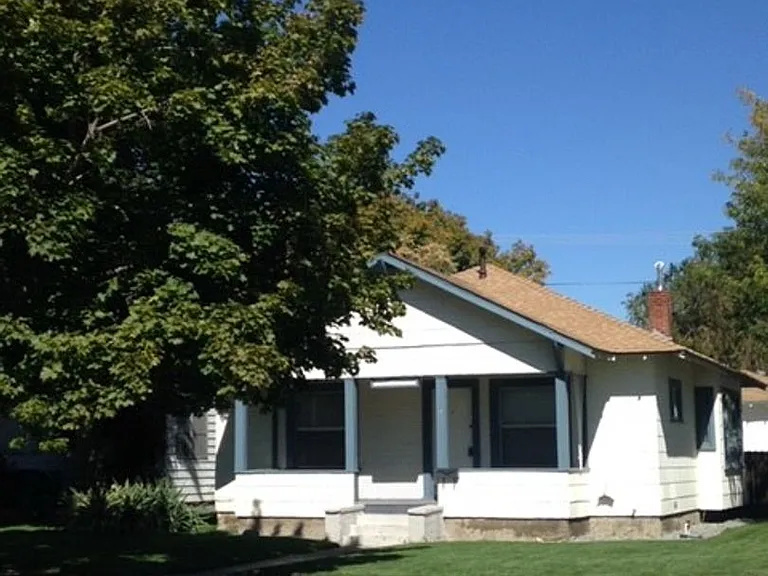 1100 E St — Photo 1