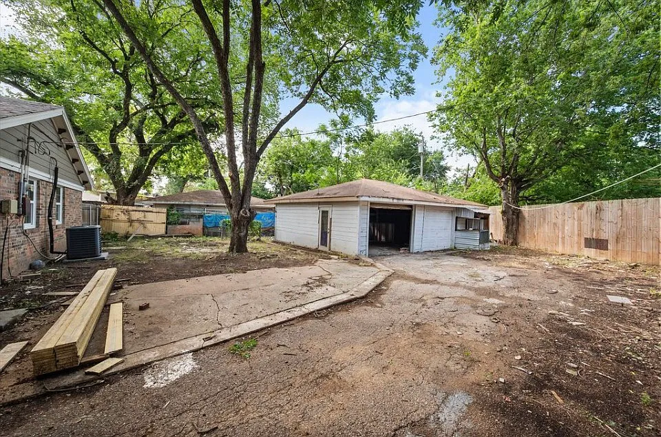 4 bed, 2.5 bath, 1820 sqft, $2,500 — Photo 3