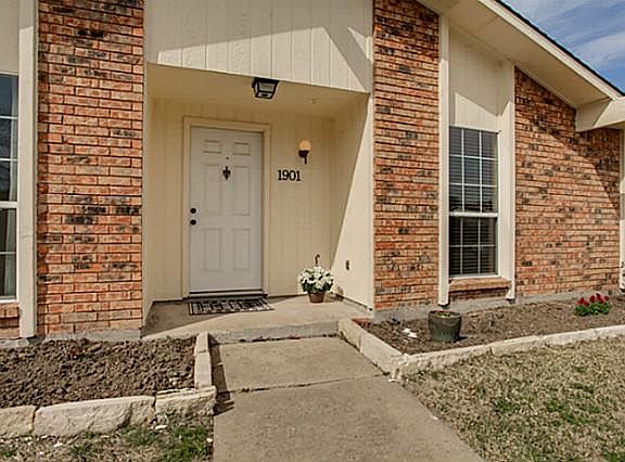 3rd image of 1901 Lamont Dr