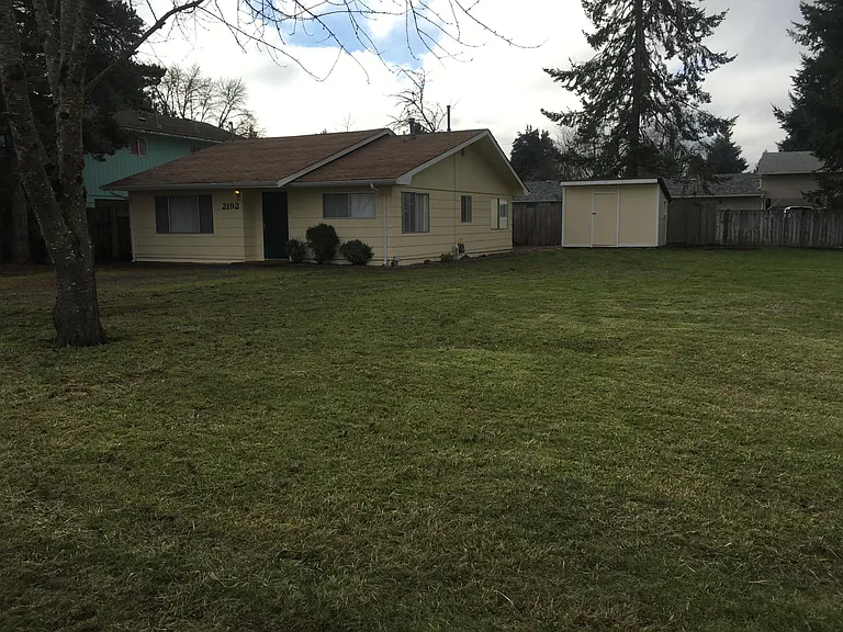 2192 N Danebo Ave — Photo 2