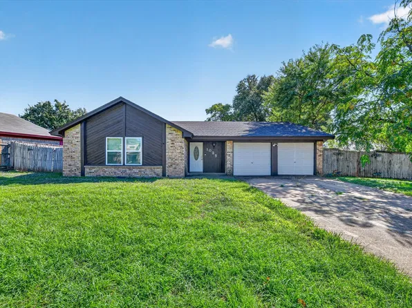 1025 Fox River Ln, Fort Worth, TX 76120