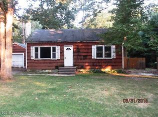 11 W Caines Dr, Cream Ridge, NJ 08514