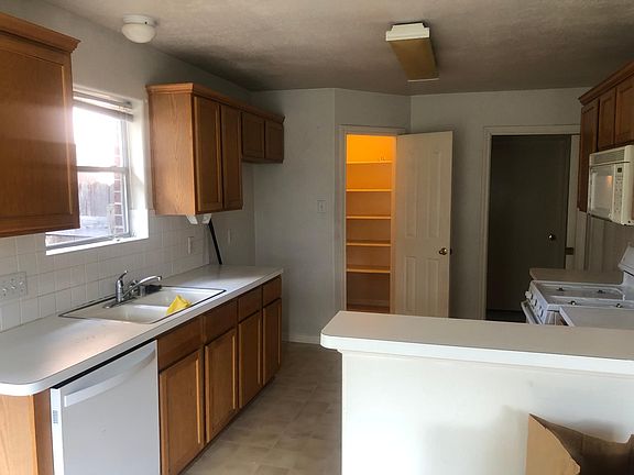 3rd image of 5327 Devon Green Dr