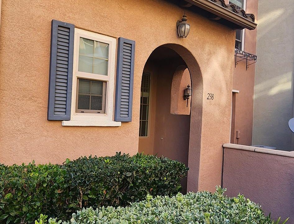 Entry from the Marquette Ave street.