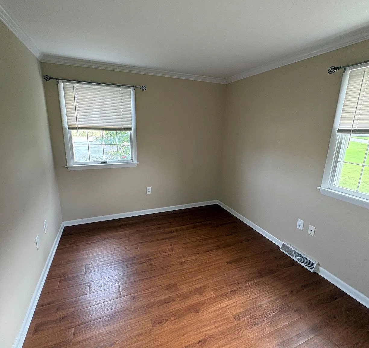 301ND — Photo 3