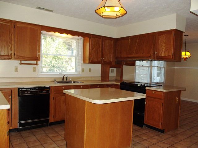 1st image of 3166 Pin Oak Dr