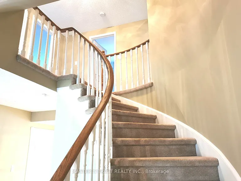 68 Lehman Cres — Photo 17