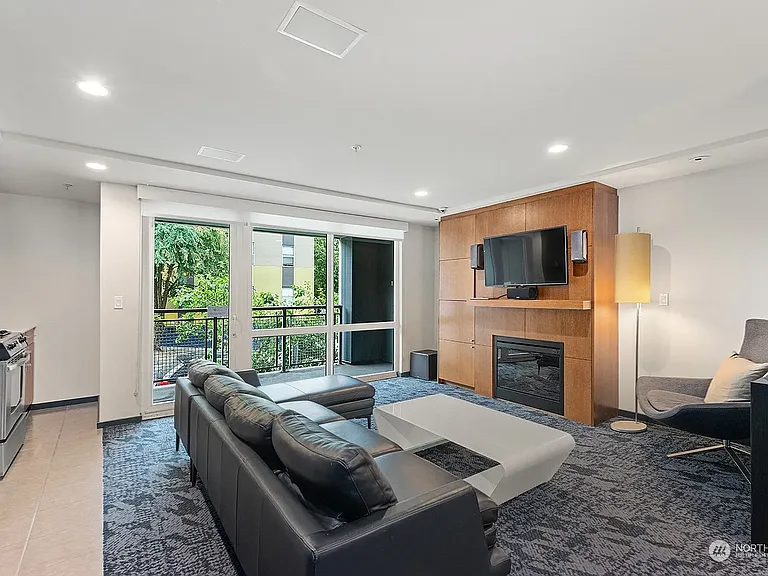 81 Clay St #323 — Photo 38