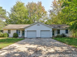 18604 168th Ave, Spring Lake, MI 49456